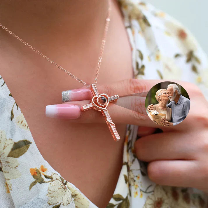 Evig Ros Ask – Halsband Jesus Kors med Personlig Foto